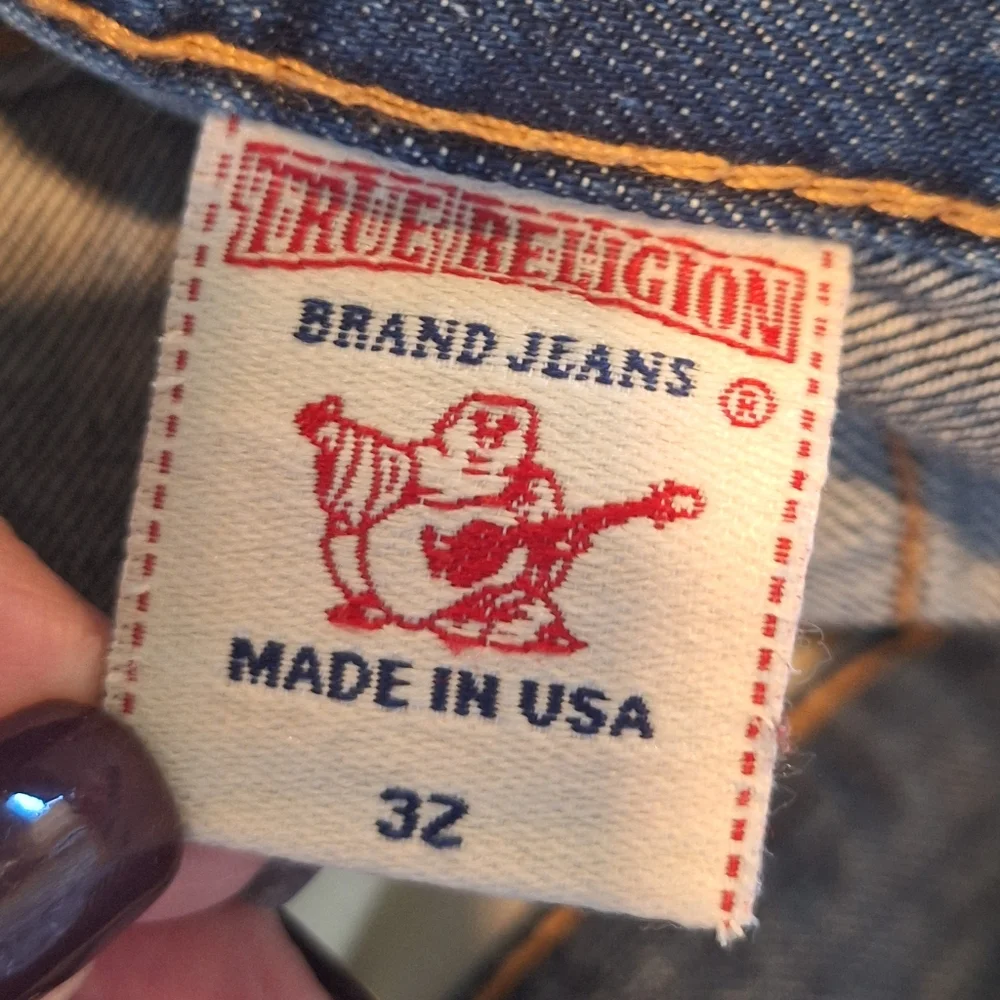 True Religion Bobby Jeans 32x31.5 Made In USA Cotton Lightly Distressed